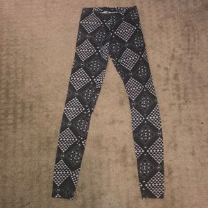 Black and grey designed leggings